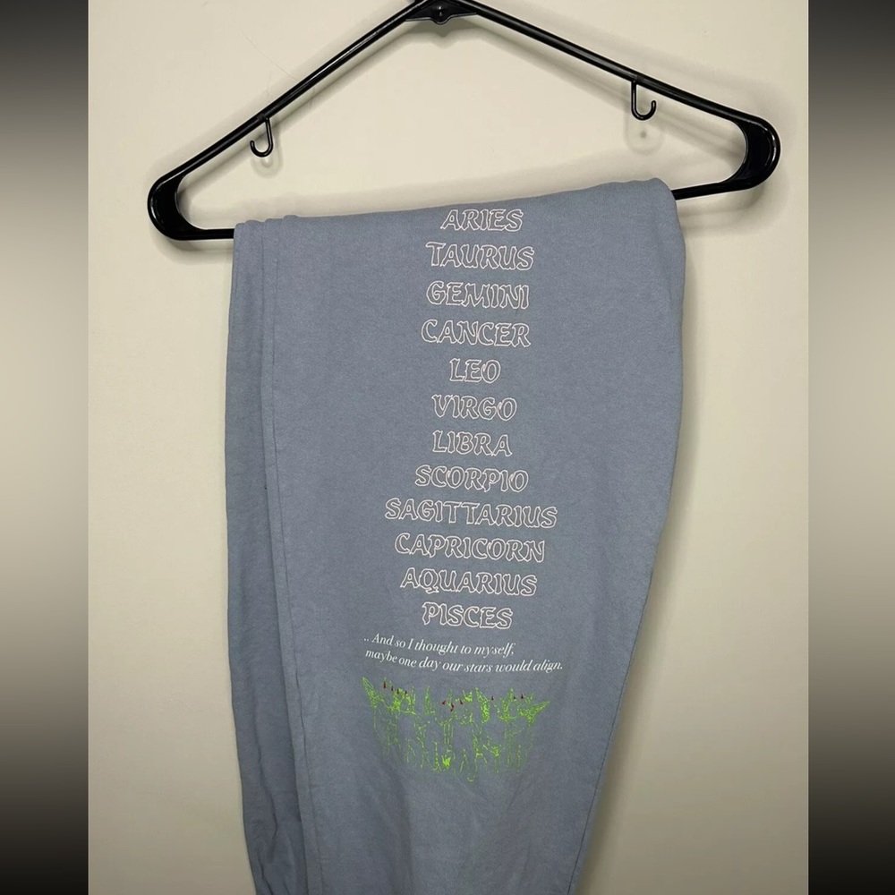 Boys Lie Word Vomit Lavender Sweatlants size Large